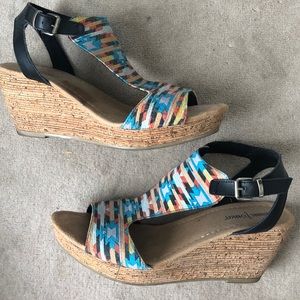 Minnetonka Aztec print wedge